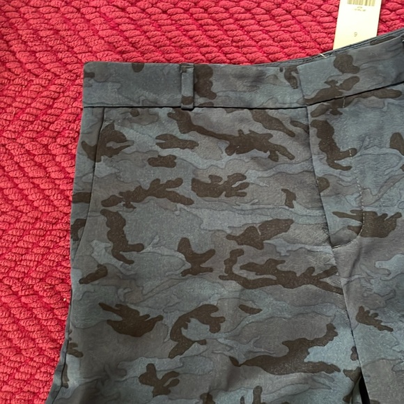 NWT-Banana Republic Blue Camo Shorts, Size 6 - Picture 2 of 5